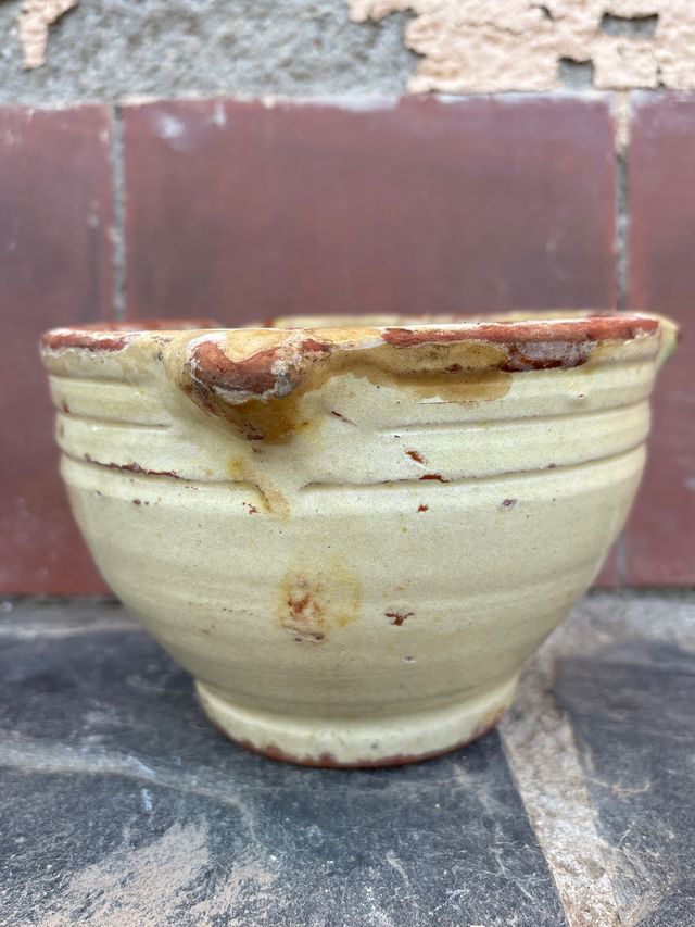 Antiguo mortero barro vidriado