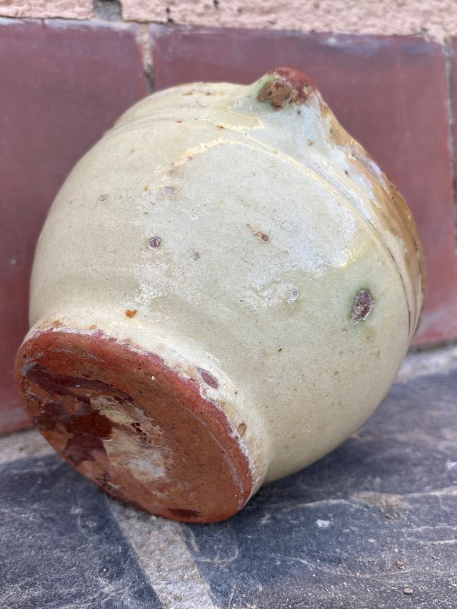 Antiguo mortero barro vidriado