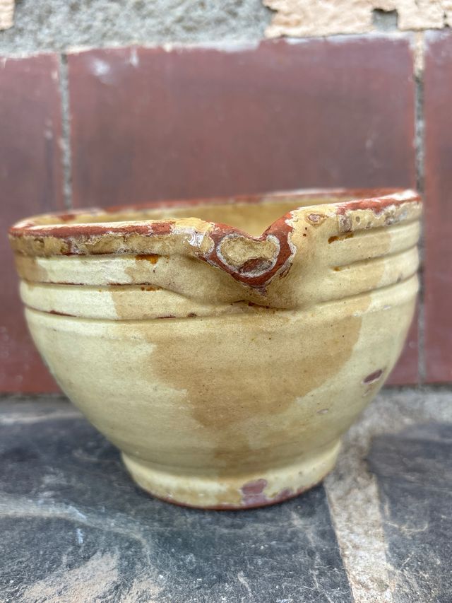 Antiguo mortero barro vidriado