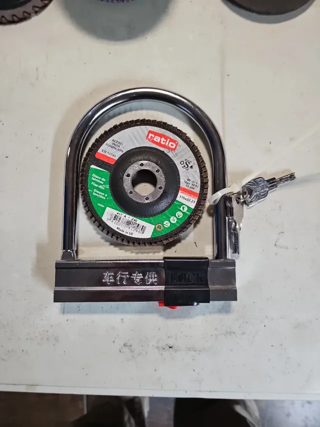 Candado de seguridad grande