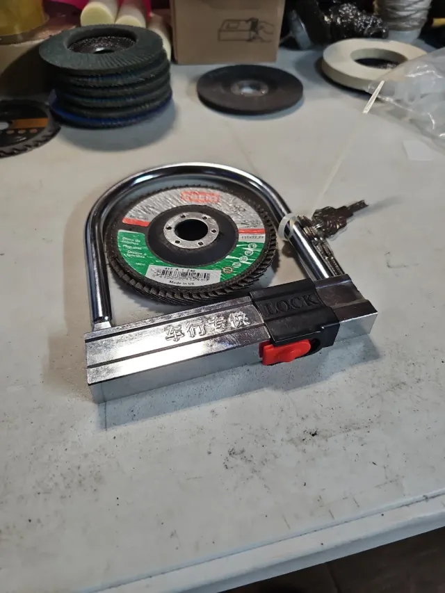 Candado de seguridad grande