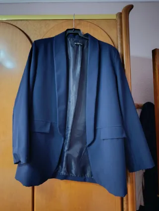 Blazer azul marino.