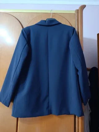 Blazer azul marino.