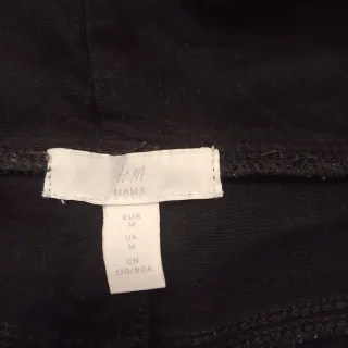 Pantalones premamá negro.