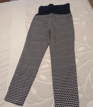 Pantalones premamá negro.