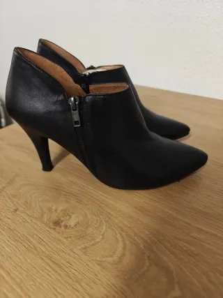 Botines de piel negros tacón