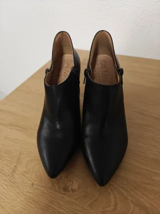 Botines de piel negros tacón