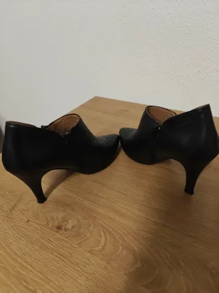 Botines de piel negros tacón