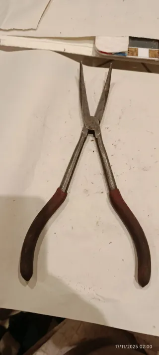 Pinze a becchi lunghi piegati