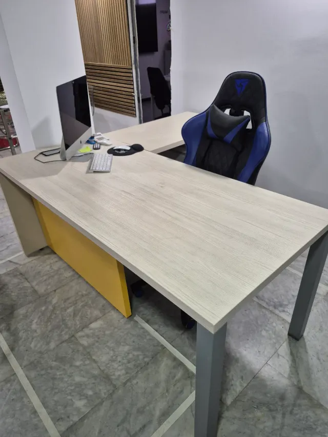 Mesa de oficina/despacho L