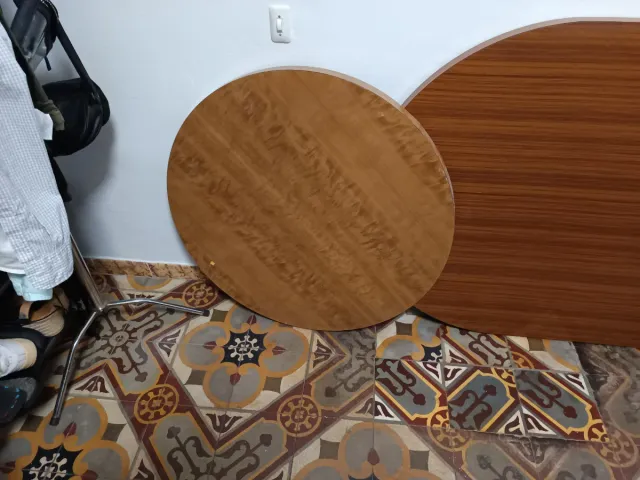 Mesas redondas y ovaladas de madera