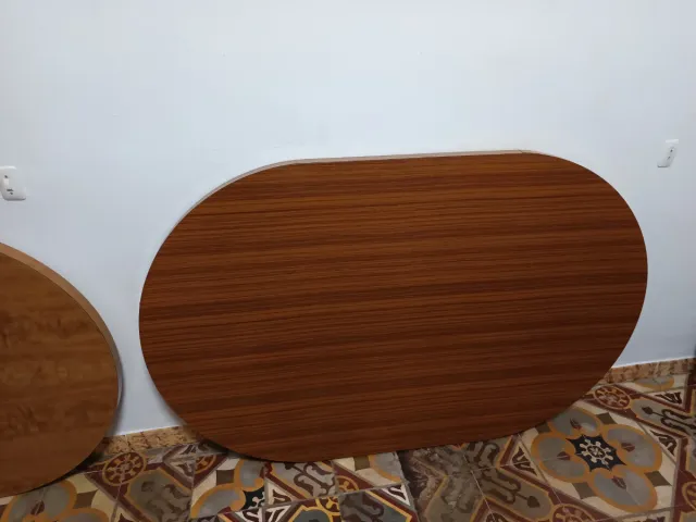 Mesas redondas y ovaladas de madera