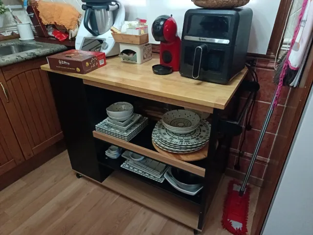 Isla de cocina madera y negro