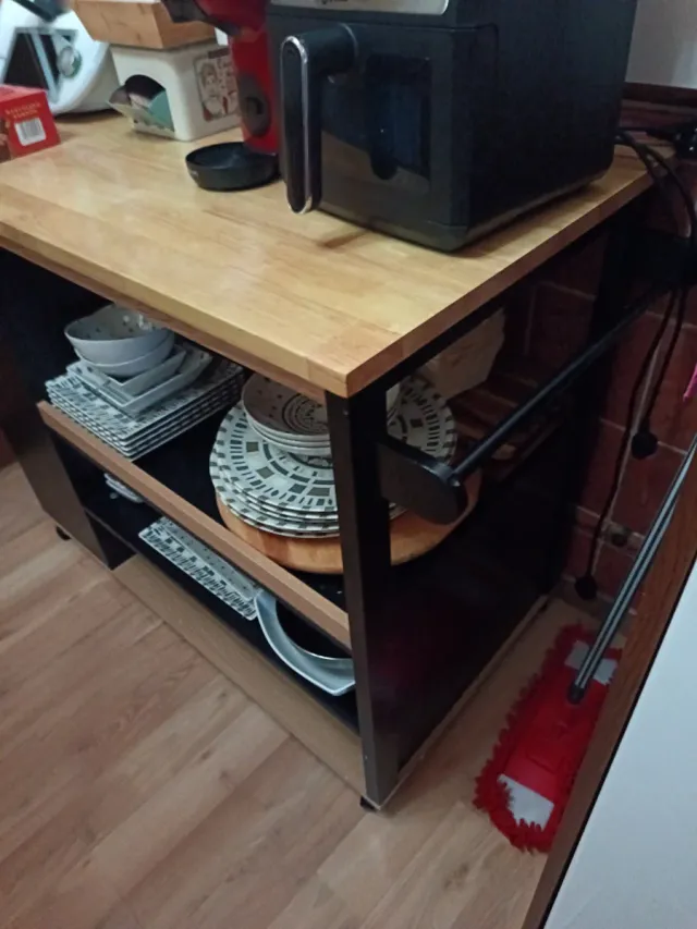 Isla de cocina madera y negro