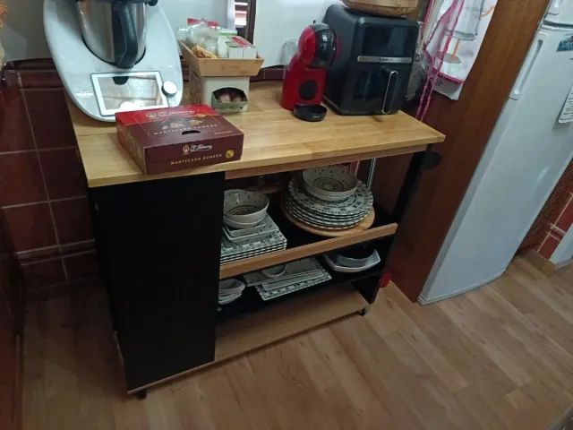 Isla de cocina madera y negro