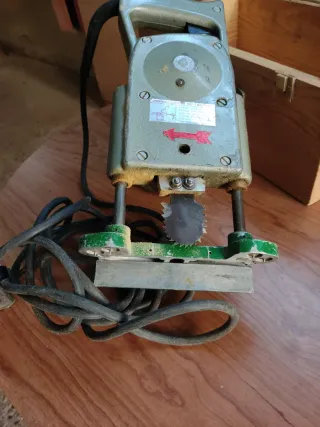 Máquina para colocar bisagras fijas