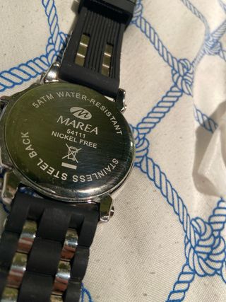 Reloj Marea Negro y Plateado