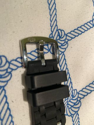 Reloj Marea Negro y Plateado