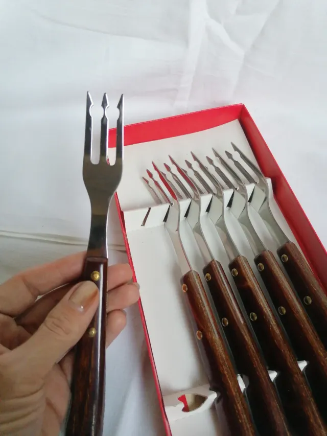 Set 12 Tenedores Carne Madera y Metal