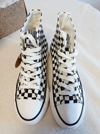 Zapatillas lona tipo Vans cuadros niña.