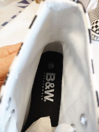 Zapatillas lona tipo Vans cuadros niña.