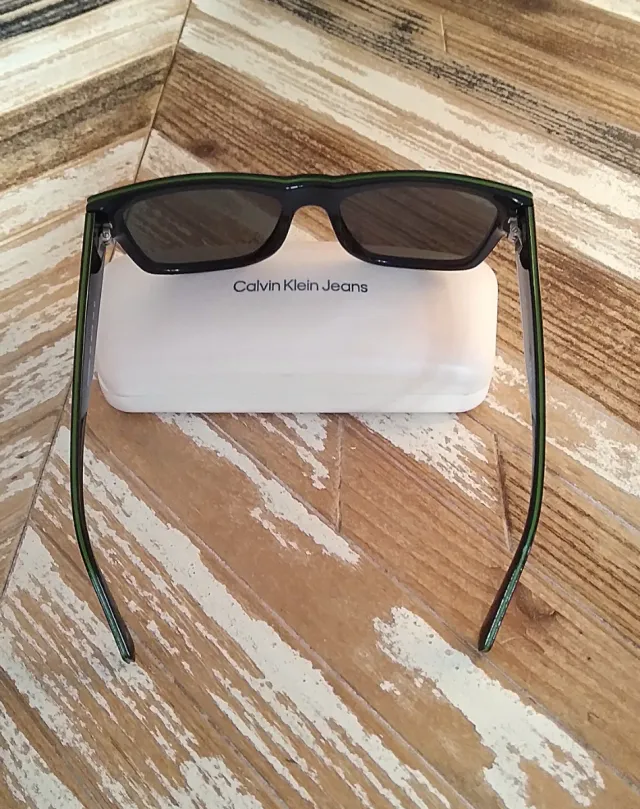 Gafas de sol Calvin Klein Jeans negras y verdes