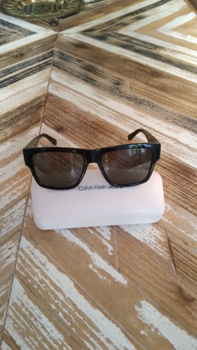 Gafas de sol Calvin Klein Jeans negras y verdes