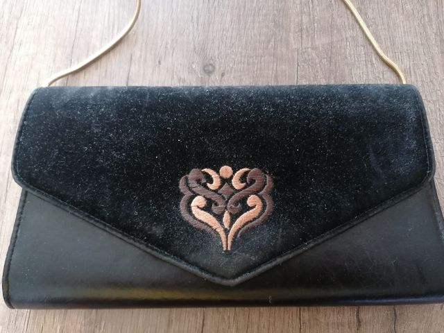 Bolso de fiesta negro con bordado