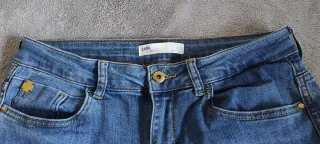 Zara. Vaqueros estrechos azules