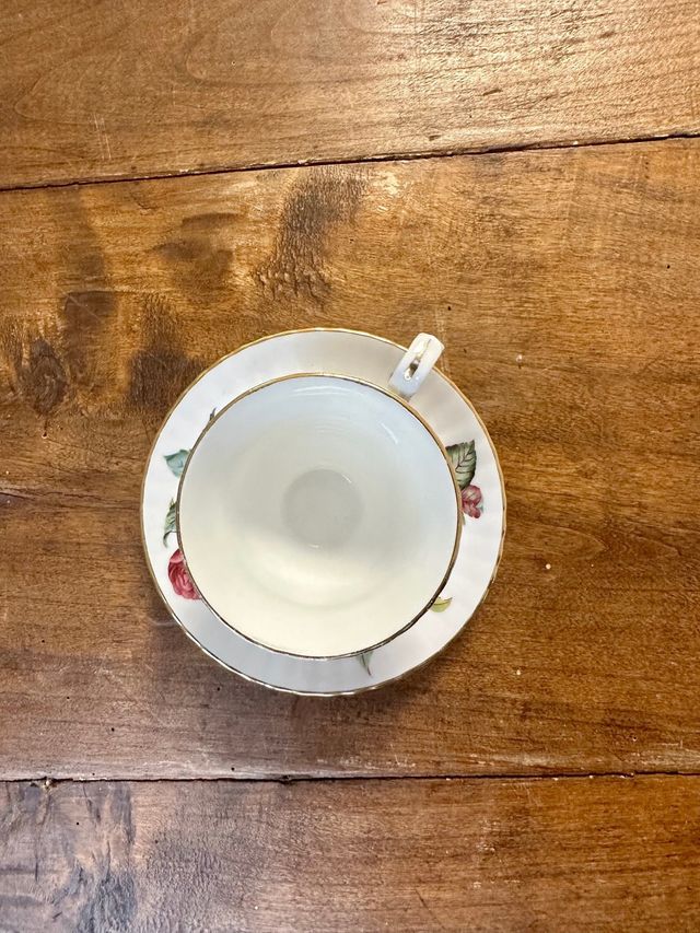 Taza de porcelana inglesa con flores rosas