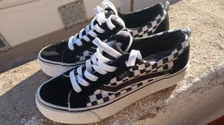 Zapatillas Mujer Cuadros Blanco y Negro