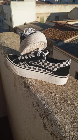 Zapatillas Mujer Cuadros Blanco y Negro