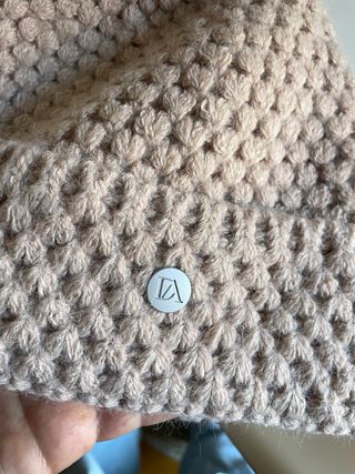 Gorro Don Algodón mujer beige pompón. Sin estrenar