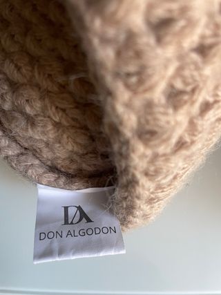 Gorro Don Algodón mujer beige pompón. Sin estrenar