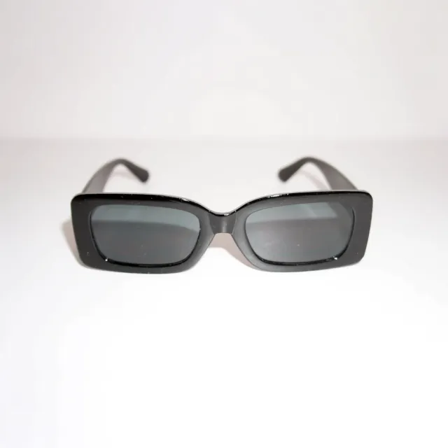 Gafas de sol negras vintage estilo 60s
