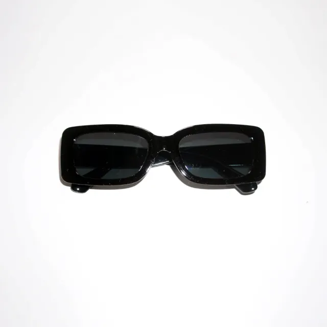 Gafas de sol negras vintage estilo 60s