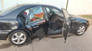 Mercedes-Benz Clase C 2005