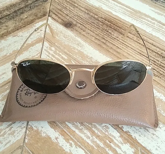 Gafas de sol Ray-Ban doradas y verdes