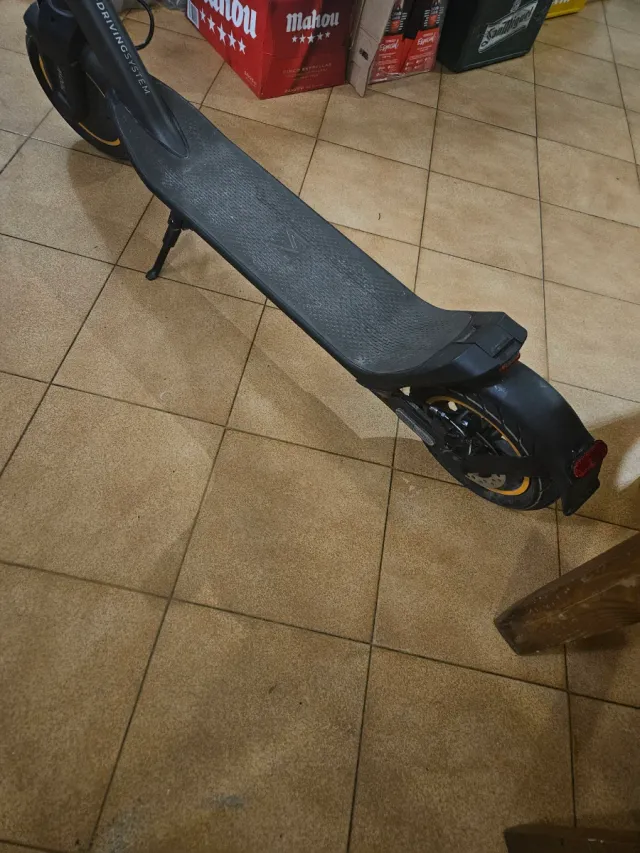 Patinete Cecotec Bongo M30 Connected