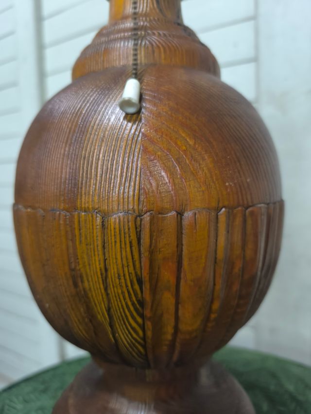 Lampada in legno antico, grande