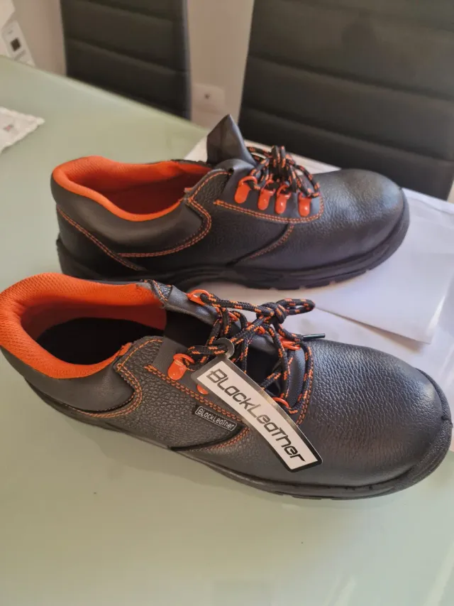 Zapatos de trabajo BlackLeather negros y naranjas