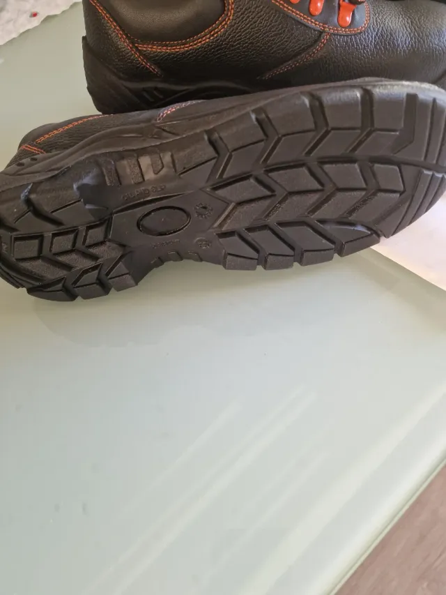 Zapatos de trabajo BlackLeather negros y naranjas