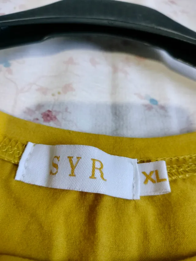 Camiseta amarilla con estampado PARIS