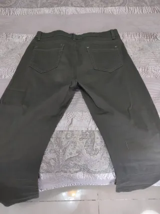 Pantalón casual verde militar