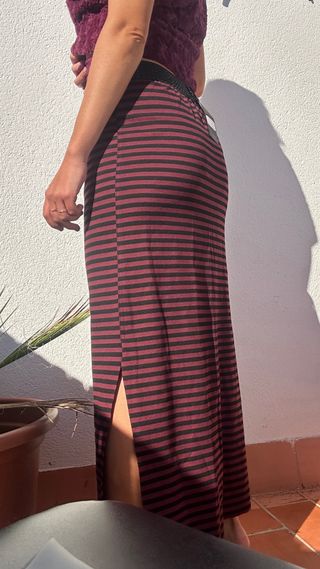 Falda larga a rayas morado y negro