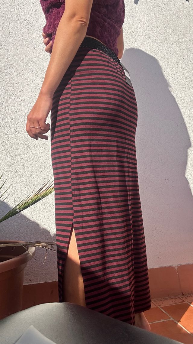 Falda larga a rayas morado y negro