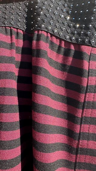 Falda larga a rayas morado y negro