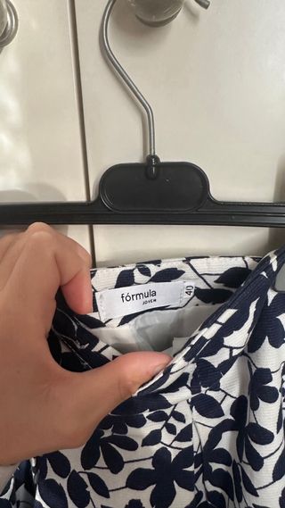 Falda blanca floral azul Talla M