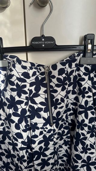 Falda blanca floral azul Talla M