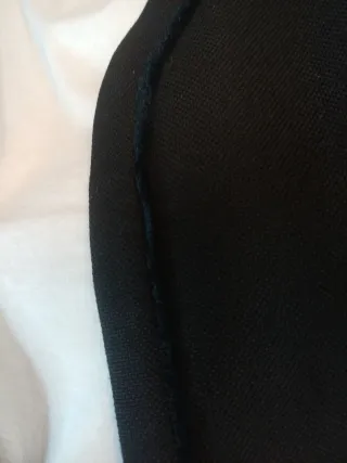 Americana negra con ribete